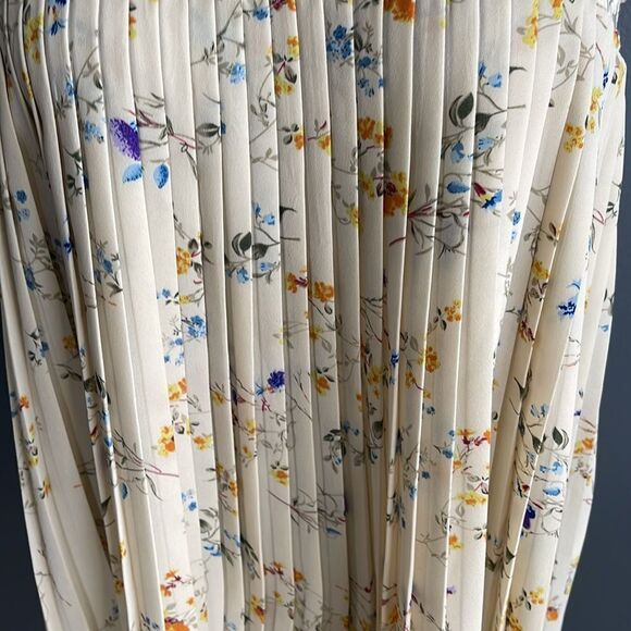 Taylor & Sage ivory floral pleated skirt lace bodice sleeveless top. Small. New. - Picture 3 of 6